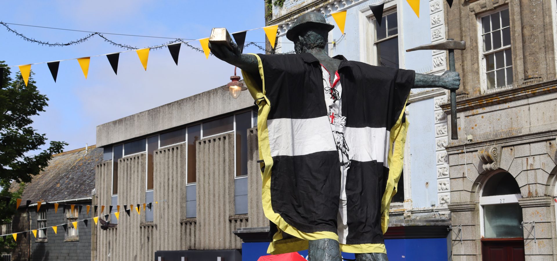 Nominate Heroes who make Redruth a better place